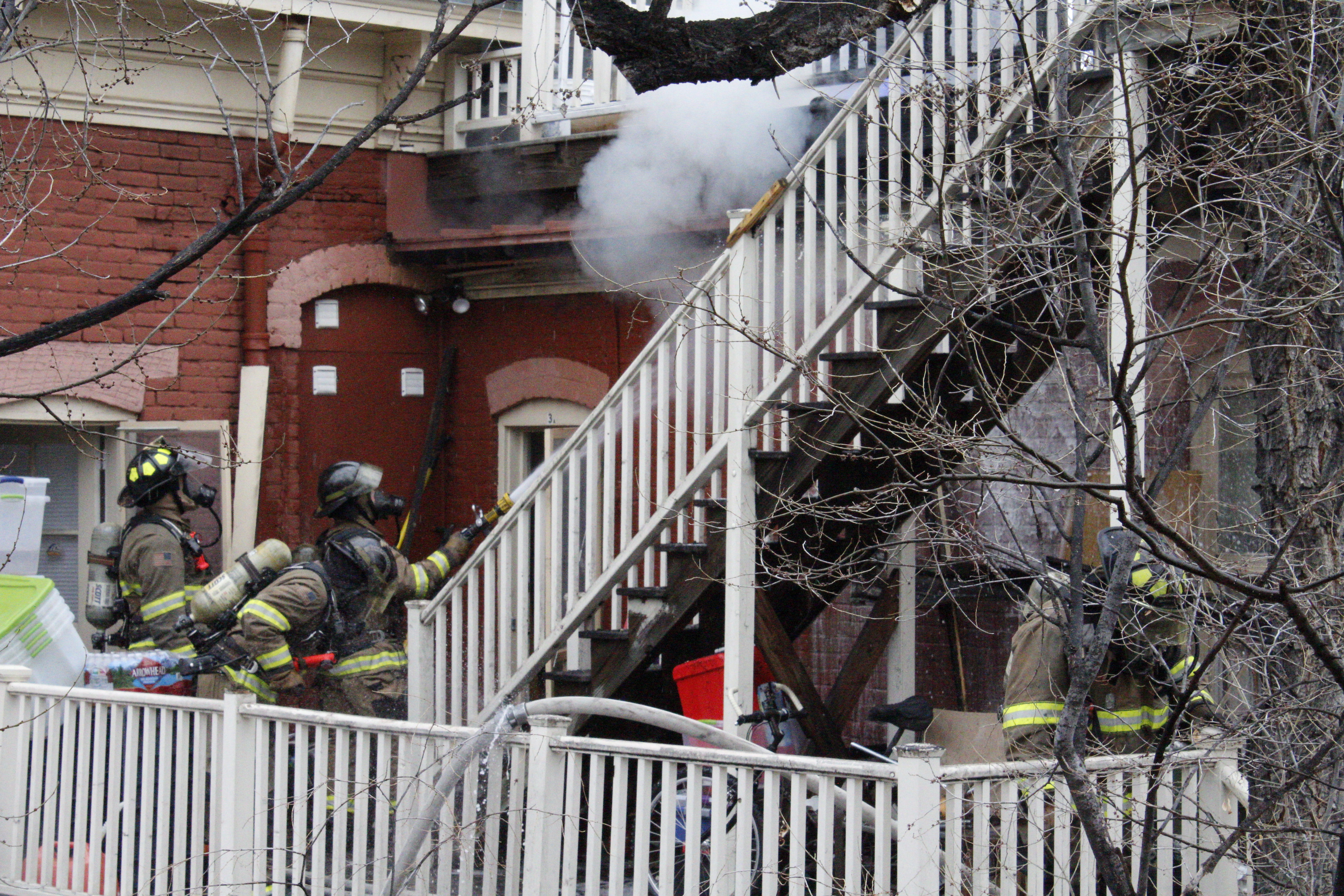 Fire forces out residents