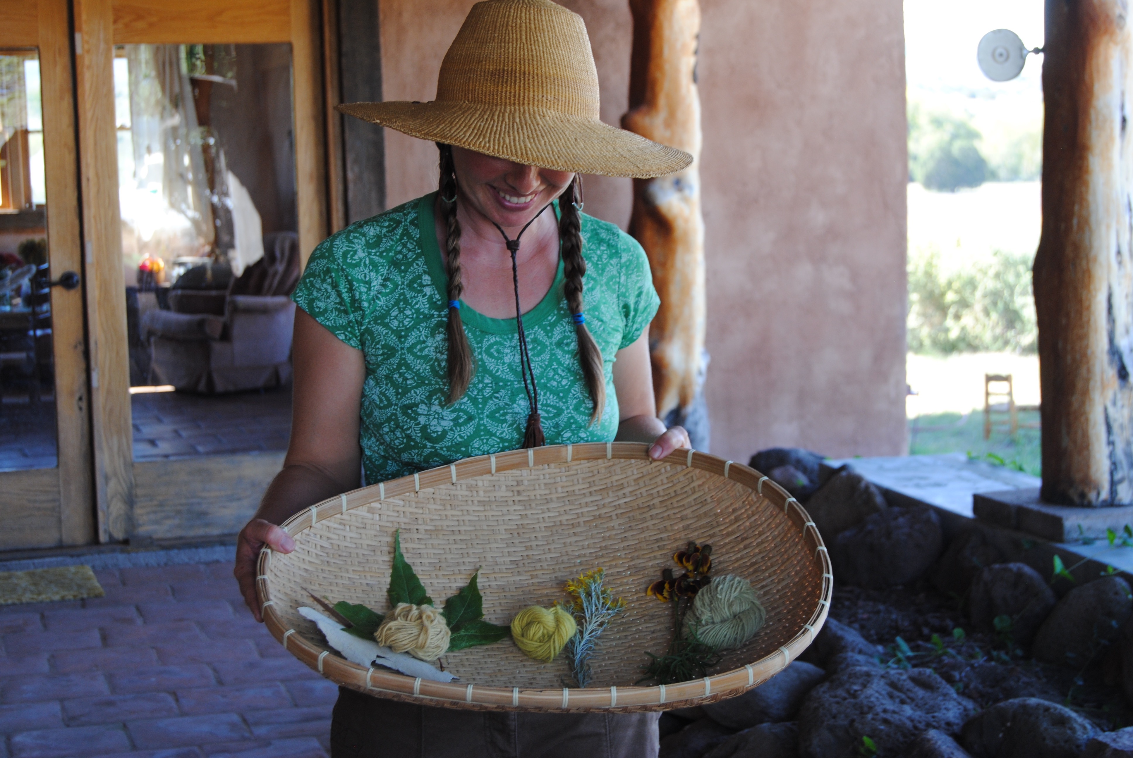Weaving, plant enthusiasts take art from sheep to garden