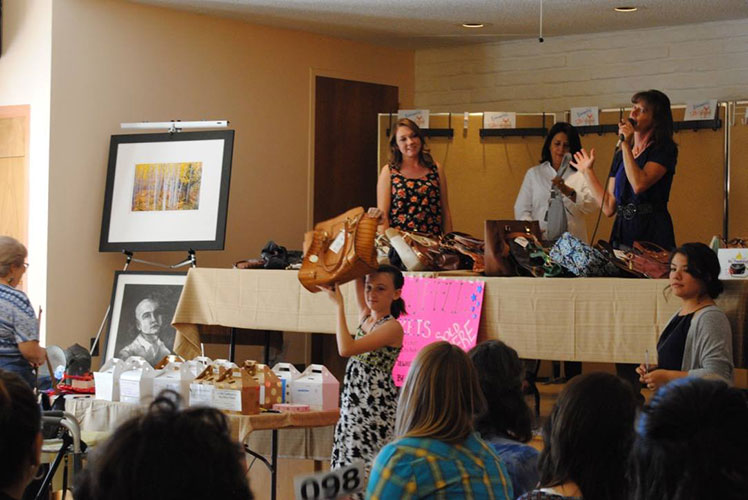 P.E.O. Purse Auction packs a punch